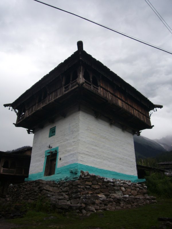 Traditional construction in downtown Pulga :)